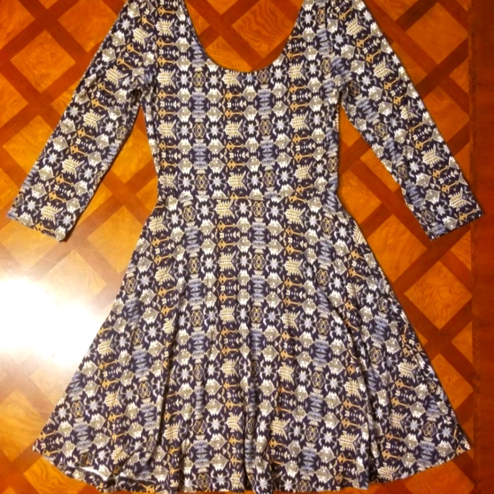 3 quarter sleeve A-line dress with blue gold & yellow - Forever21 - xtra small